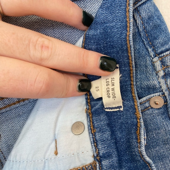 Slightly worn Madewell jeans. Size 25. Slim wide-leg crop. - Picture 5 of 6